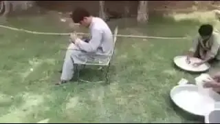 kendi kazdığı kuyuya düşen adam