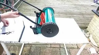 Manual Lawn Mower Cutting : Bosch