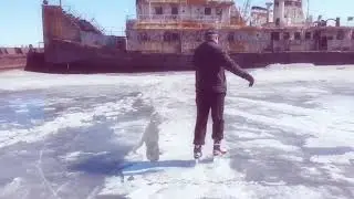 Катания на коньках Братском море