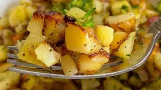 The Crispiest 10 minute Skillet Potato Hash & Onions!!
