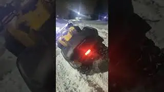 чуть не перевернулся при чистки снега