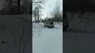 Mazda Bongo  в снегу