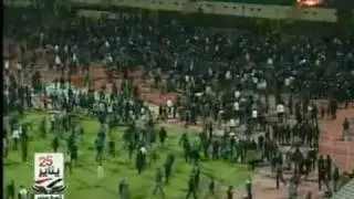 Египетские болельщики устроили драку.flv