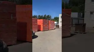 До начала рабочего дня фура с Пеноплексом уже разгружена.