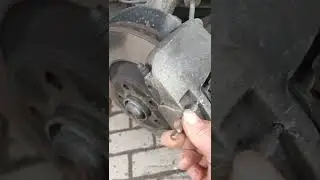 Audi A6 2016/ Замена передних тормозных колодок.