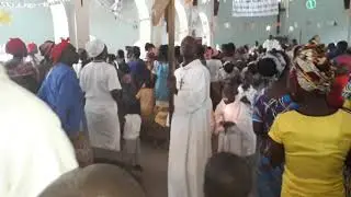 Sortie de la messe de Noël 2020 Paroisse St Nicolas de Kouango.