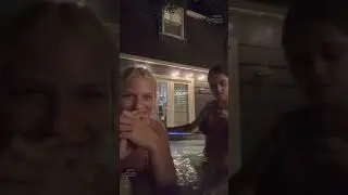 Routines🎉💕 girl's soak in the pool at night wearing bikinis🏊‍♂️👩‍❤️‍👩👀