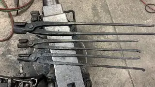 Forging 5/8” V-bit tongs