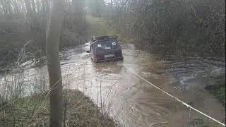 НИВА УЧИТСЯ ПЛАВАТЬ