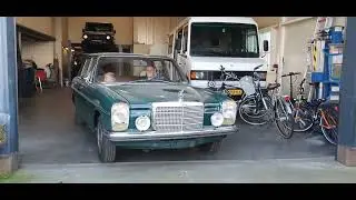 Jesse Rumpff zijn Mercedes /8 220 uit 1972