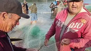 tainha de lancha em Laguna sc Deus abençoe esses guerreiros!!!