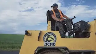 По поручению @kobzevnasvyazi ДСИО асфальтирует дорогу в Тулунском районе