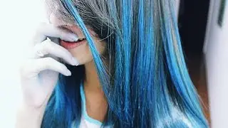 PINTEI O MEU CABELO DE AZUL (EM CASA)