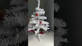 Decorate my Christmas Tree with me! ❤️💚🎄 #christmas