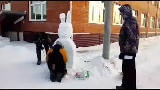 Делаем снежные фигуры для детей