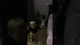 Тимка с Настеной прыгают как зайчики