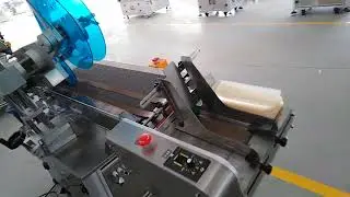 How to use paging feeding top flat labeling machine