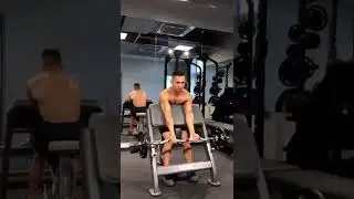 EZ BAR PREACHER CURLCLOSE GRIP