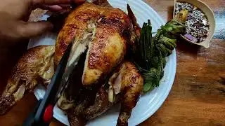 The best talaga ang lechon manok na luto sa uling! Juicy!