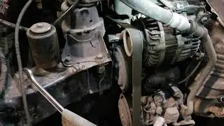 (QUICK VIDEO) Honda HRV 2016-2020 HOW TO loosen serpentine belt Screw with Wrench extension DIY