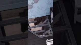 Creating a broken floor in The Sims 4 