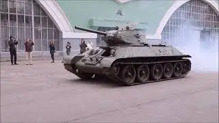 Т-34-76 на ходу (Моторы войны)