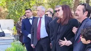 Κηδεία Ηλία Λογοθέτη: Αποχαιρετισμός με καντάδες και τραγούδια.