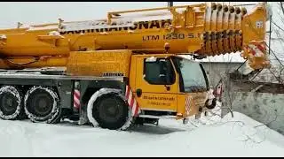 Готовимся опускать козловой кран 32 т двумя автокранами