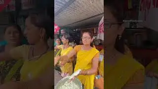 Madhura Ji Serves Big Sabudana Vada near Tulja Bhawani Mandir, Kolhapur