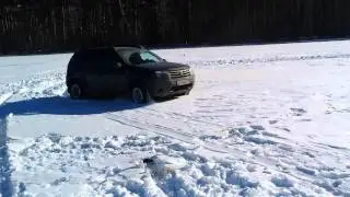 Дастер на льду.