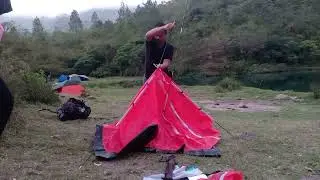 Asli Pendaki fomo mendirikan tenda di danau Tanralili,