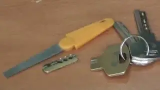 Как вытащить, сломанный ключ из замка|
