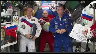 Российские космонавты поздравили учащихся и педагогов с Днём знаний!!!🚀🌏🌟🌟🌟