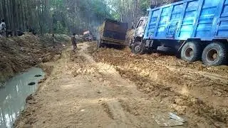 Lintas Mahato rusak jalan nya