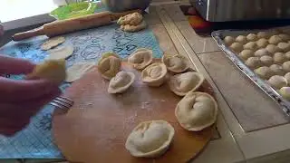 Как быстрее лепить вкусные пельмени.