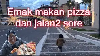 Enak jalan2 sore dan makan pizza