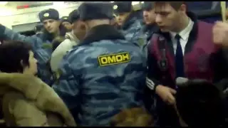 Балаган в электричке. ОМОН молодец.