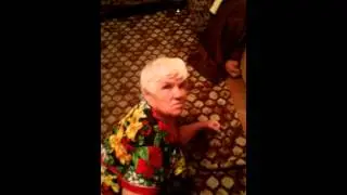 Пьяная старушка.
