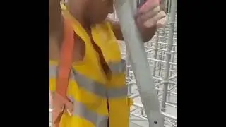 Бесстрашный строитель)))))