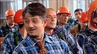 ￼ награждает сотрудников завода Наша Раша