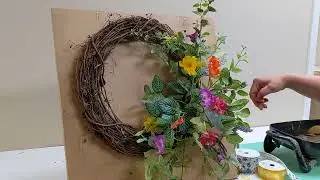 NEW! Multicolor Summer Wreath Kit now online