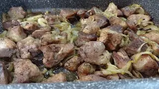 Свински мръвки с лук,класика / Pork crumbs with onions, classic