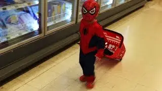 Petit Adam va au Magasin pour Acheter du Lait
