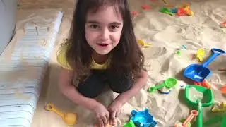 Kids playing with sand / Play area for childrens