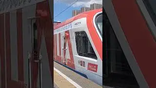 Электропоезд ЭГ2ТВ-033 Иволга прибывает на станцию Савёловская D1
