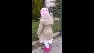 Brother teaches his sister to read the Surat Al' Fatiha correctly