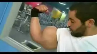 Un bíceps de 79 cm. récord mundial