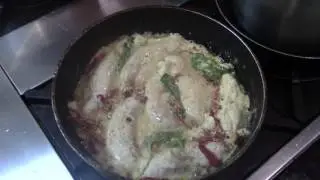 Курица с базеликом и сушеными помидорами