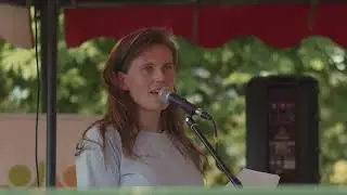 Isa Kriens, de kleine activist (English subs)