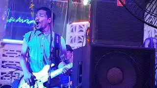 Amazing bass player at Chiang Mai's night market 